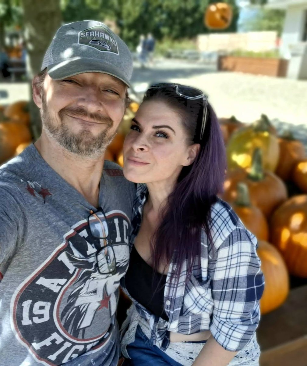killerwolffilms's tweet photo. hanging out at Port Farms on a beautiful Saturday in NW PA.....lucky me! https://t.co/NZHouYOIUK