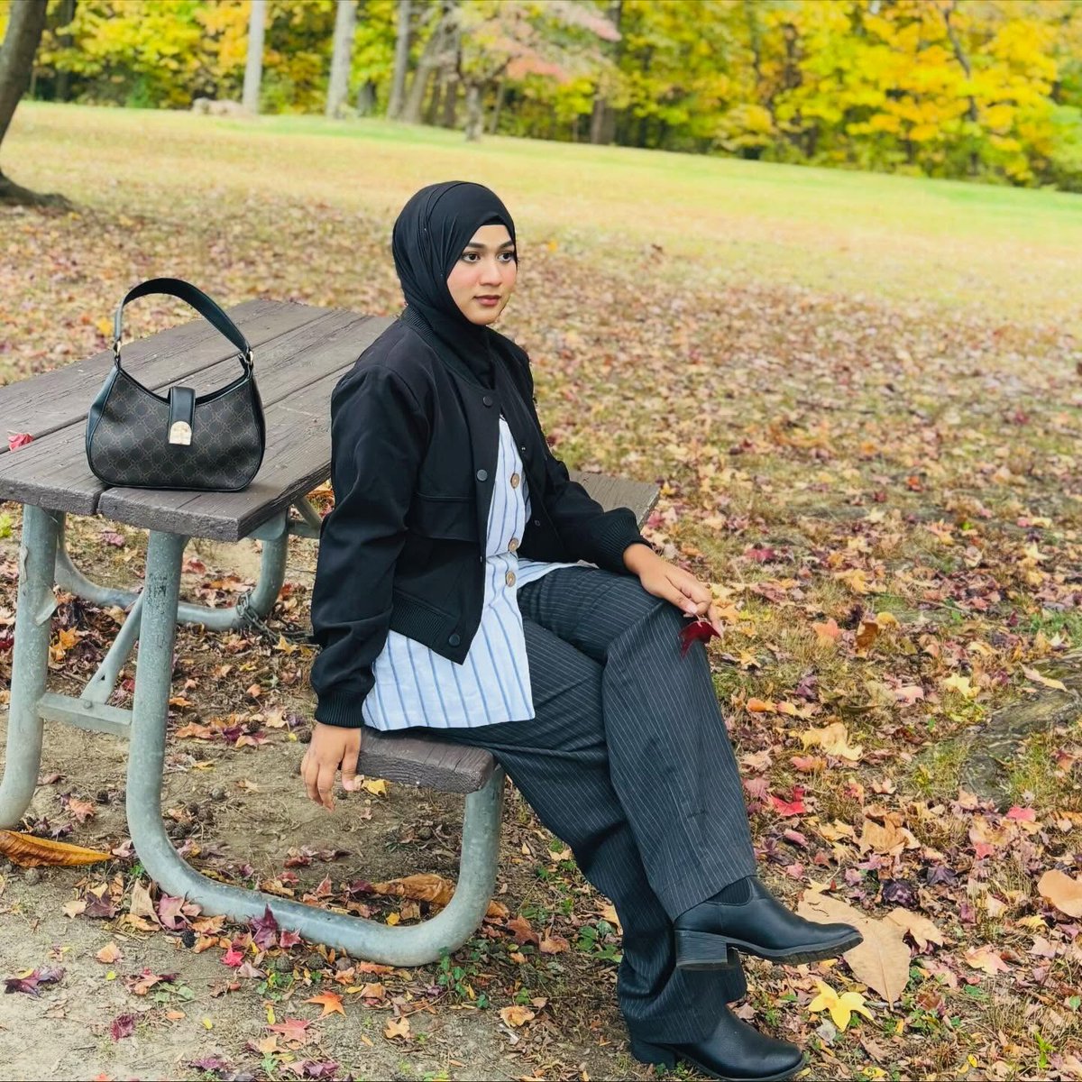 IsrealSchuble's tweet photo. Warm autumn affection https://t.co/pvuIkhxxBw