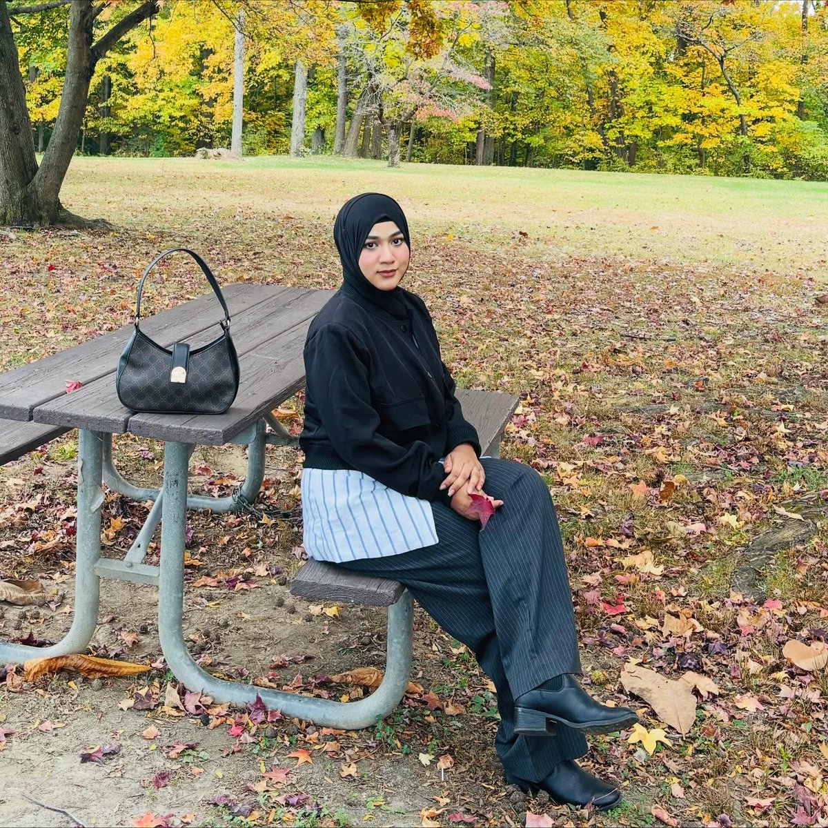 IsrealSchuble's tweet photo. Warm autumn affection https://t.co/pvuIkhxxBw