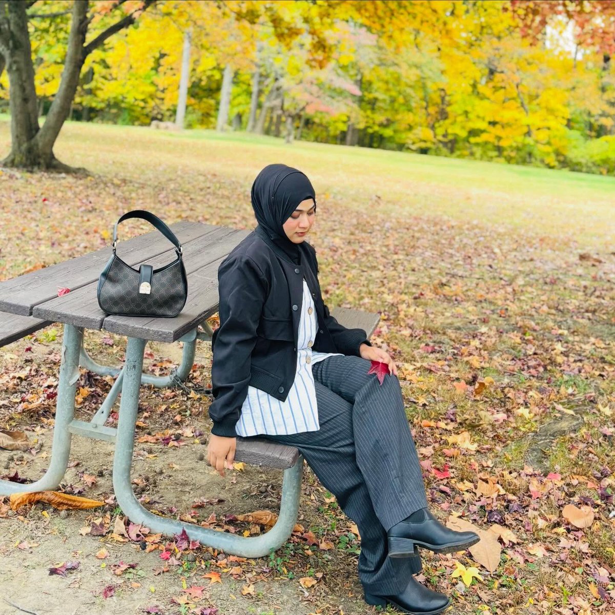 IsrealSchuble's tweet photo. Warm autumn affection https://t.co/pvuIkhxxBw