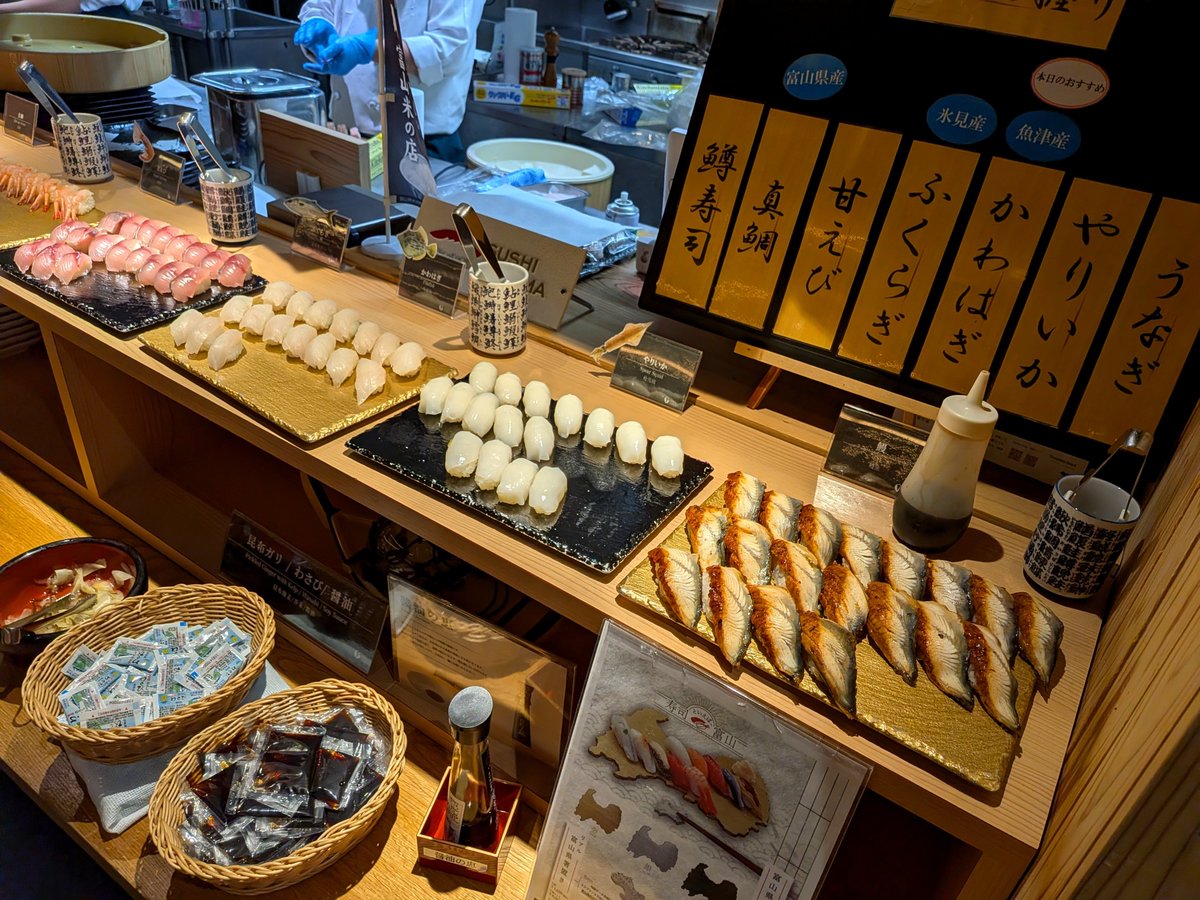 ushimaru5's tweet photo. 富山よりおはようございます
ホテルの朝食で本格的な寿司に胸躍る https://t.co/2vN5GPhr1T