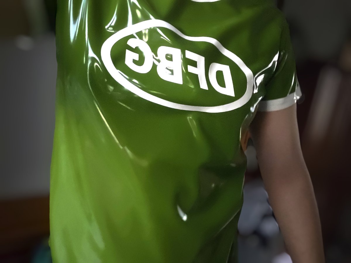 RLC96915080's tweet photo. 看看新胶＆小玩具
胶挺舒服的，已经准备日常穿啦～

左腿郊狼，右腿负鼠，里面塞灵猫
我已经满配了.jpg
小玩具好像不能跟真空床一起玩……
进去吸紧就检测不到高潮了……然后爆蛇……完全没寸止到……
（也有可能是我不会调˃ 𖥦 ˂ ）

#胶衣 #Latex  #4i #郊狼 https://t.co/i9AKtUQl5o