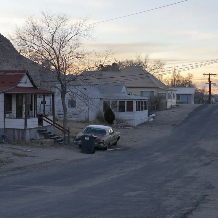 cabinsmountain's tweet photo. Looks like your first early morning shift at a whole new town where nobody knows you and you just want a fresh start https://t.co/ZO7YMkw7Nv