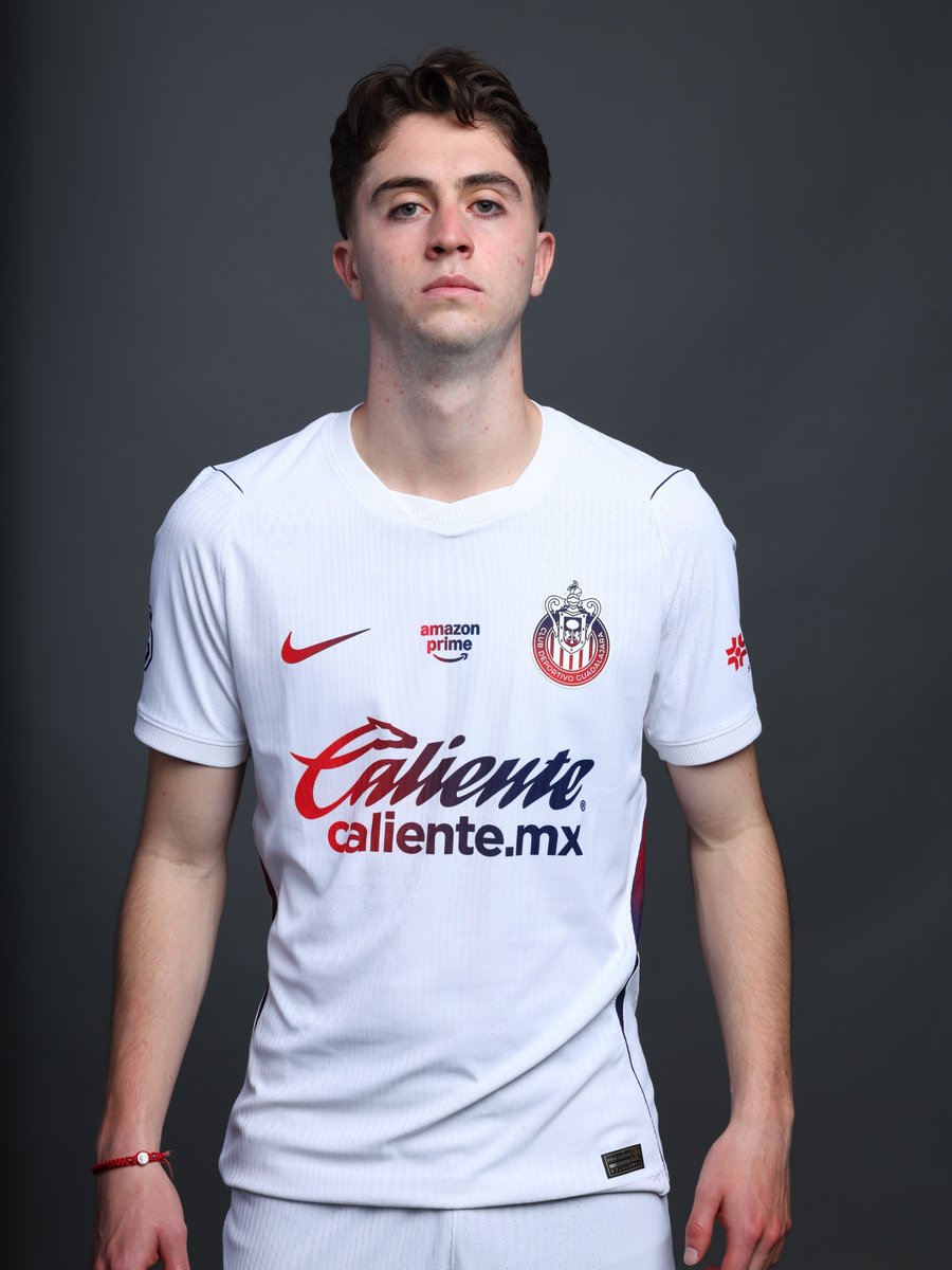 Archivismo's tweet photo. 🚨[𝐁𝐑𝐄𝐀𝐊𝐈𝐍𝐆] Brian Gutiérrez vuelve a ser titular con Chivas después de 6 jornadas. https://t.co/BQ9pyf2dxV