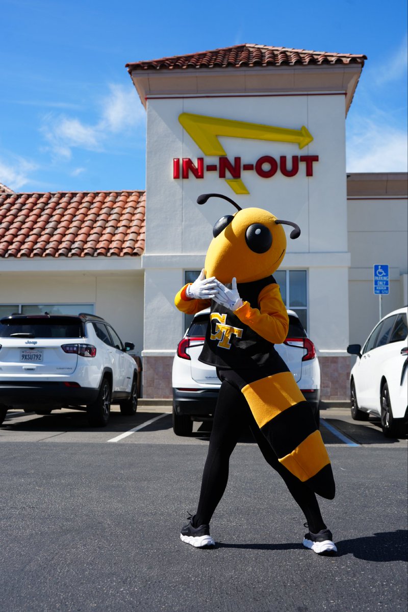 GeorgiaTech's tweet photo. We had to see what the Buzz was all about 🍔🥤#AnimalStyle https://t.co/ORWiDGu7hK
