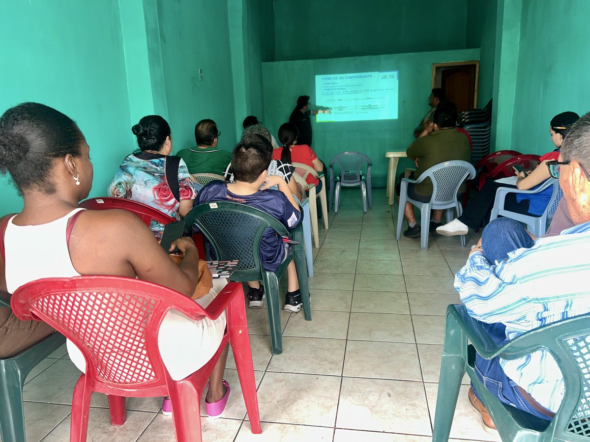 CNE_ElOro's tweet photo. 🤝 Fortalecemos una participación política responsable en el marco de las #Elecciones2027Ec y #CPCCS2027. 

Capacitamos a una organización política sobre el sistema contable del financiamiento político, promoviendo el cumplimiento de la normativa vigente. https://t.co/25L5urXumG