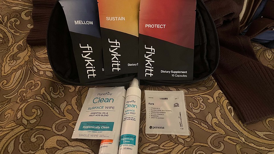 RubyCosmos's tweet photo. Today on the blog, I'm taking off for London! So here's how I keep healthy, happy, and ideally not jet-lagged:

https://t.co/w3AGSNpkpT https://t.co/NW5qzYvNOs