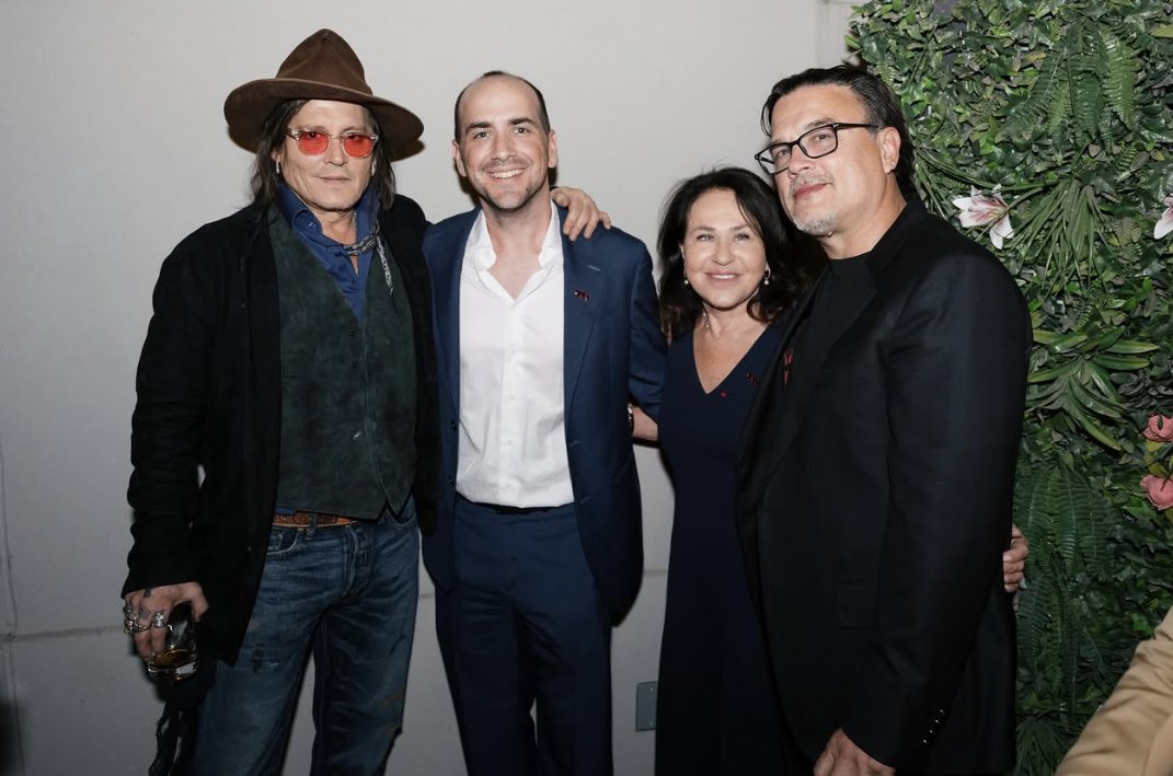 Sonia_Rose1's tweet photo. Thanks to IG threeheartsrum
#JohnnyDepp https://t.co/7ZJ7ouiOgW