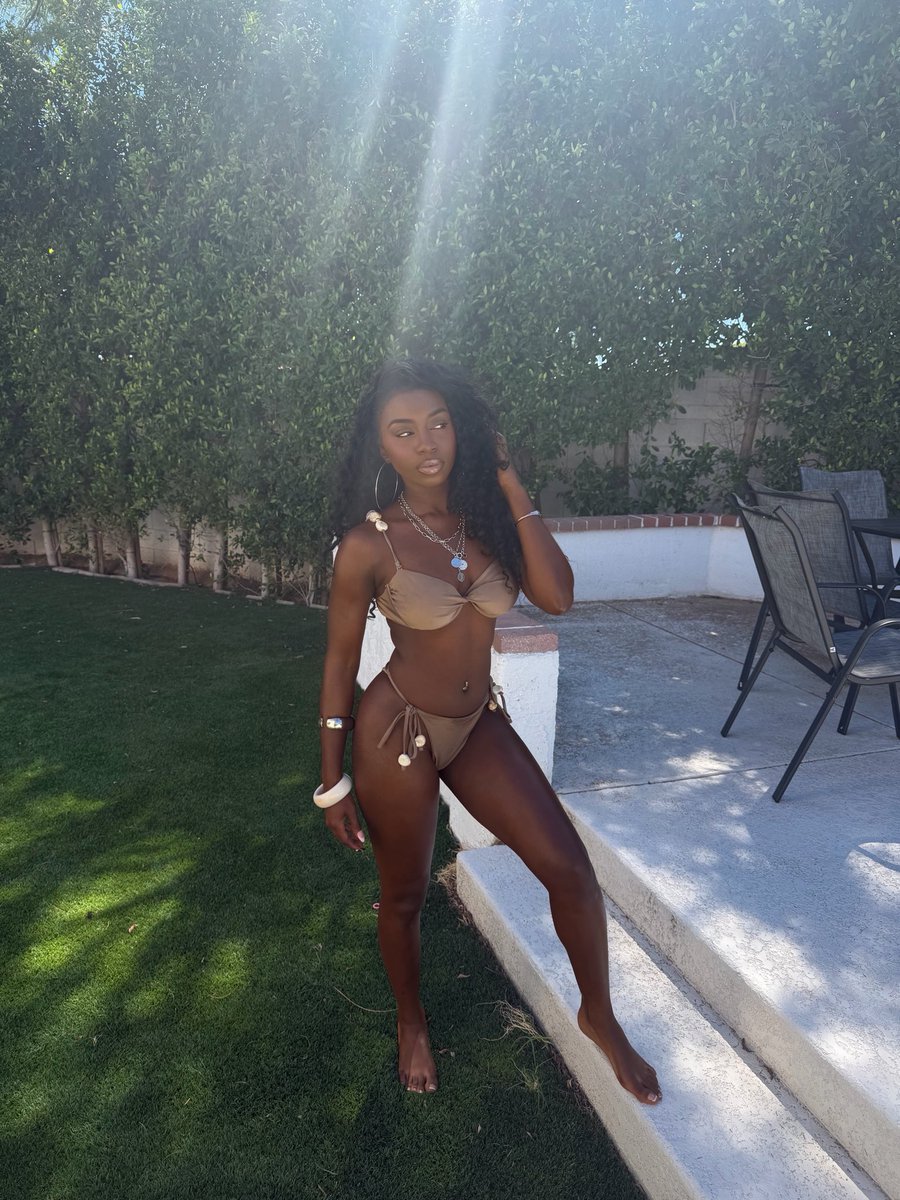 creolebae's tweet photo. Buns out ☀️ https://t.co/MGvtiOyWFM