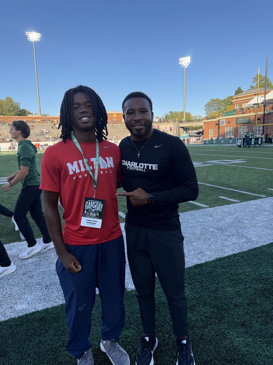 ce0_edwards's tweet photo. Blessed to receive an offer from UNC CHARLOTTE! @Coach_TBell @CoachClay_CLT @CoachBenReaves @benjaminwolk @TomLoy247 @TWithJay @CoachNaldo @JeremyO_Johnson @OCCoachJack @RecruitGeorgia @RivalsHS https://t.co/JyQxmNkqv8