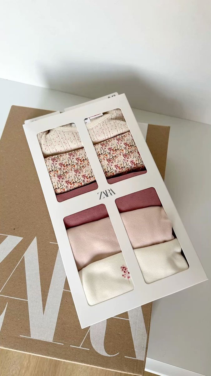 ameliesdiary222's tweet photo. Te esperamos con mucho amor memita!🎀🌸
Ya quiero besar esos cachetotes y pasar mis días jugando con vos💘 https://t.co/wYDfWPuJf3