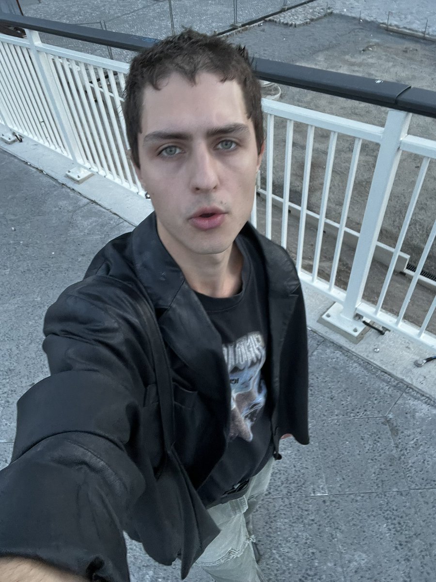 slava_cocteau's tweet photo. Ur next door boy https://t.co/DwFJ6mKJhI