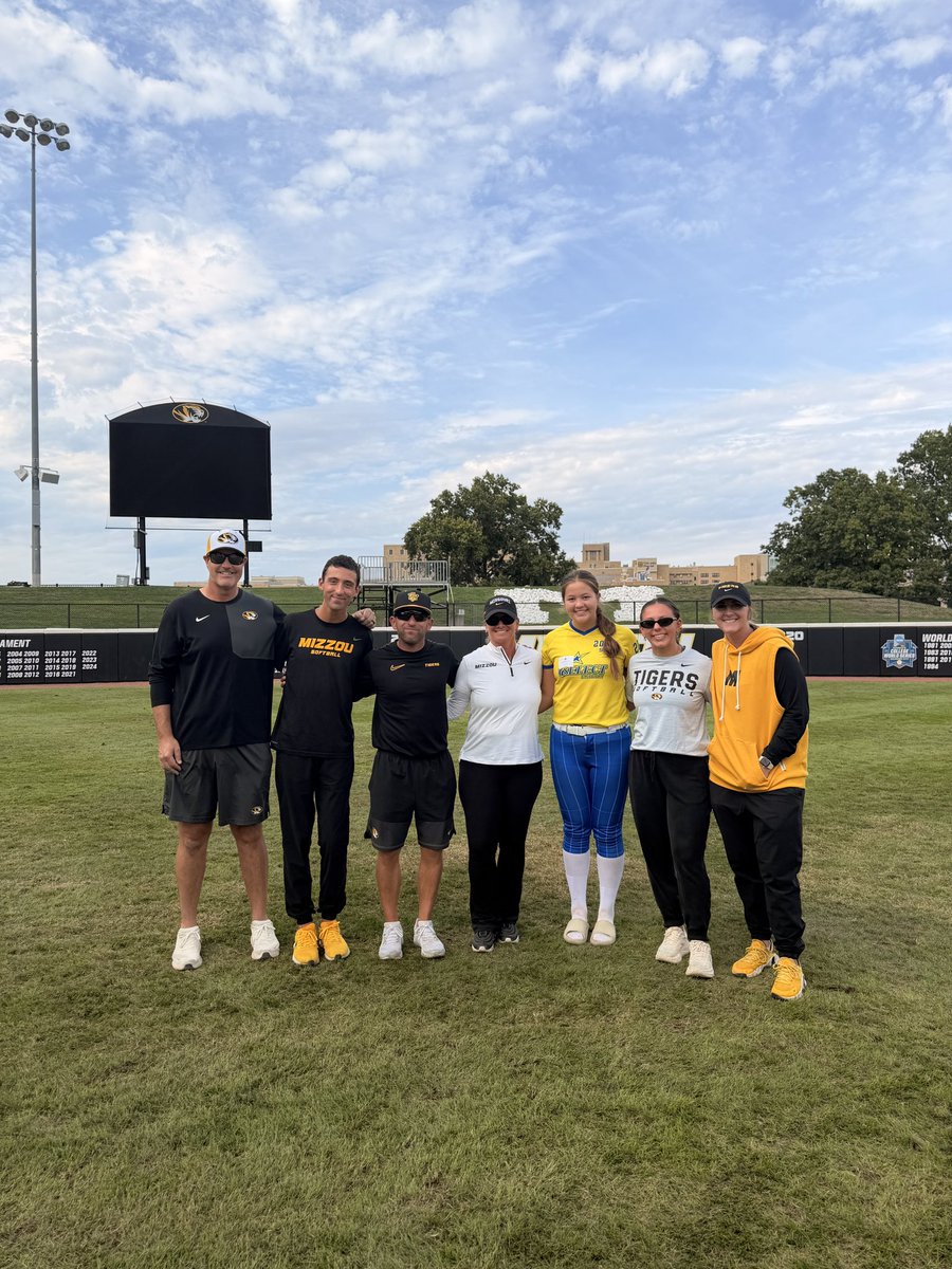 gwenythshin33's tweet photo. Thank you to @MizzouSoftball for a great camp! I really appreciate the opportunity to be there, compete, learn from you all, and get to experience Mizzou. Thank you for your time and for making it such a great experience! I loved the campus and hope to be back!💛🖤
@ConnorMammola @CoachLarissaA @Coach_mcGuem @epsteinhitting @CoachBella42 
@ejonesrockchalk @Katiecarr06Carr @selectjonescarr