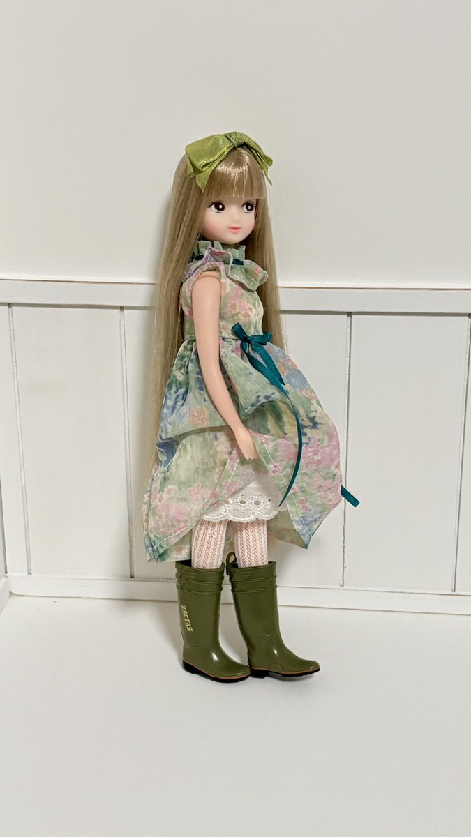 licca_usagi's tweet photo. 「ZACTAS ミニチュアコレクション」
長靴のサイズがいい感じです！
 #ガチャガチャ  #リカちゃんキャッスル https://t.co/TtpEt8ns86
