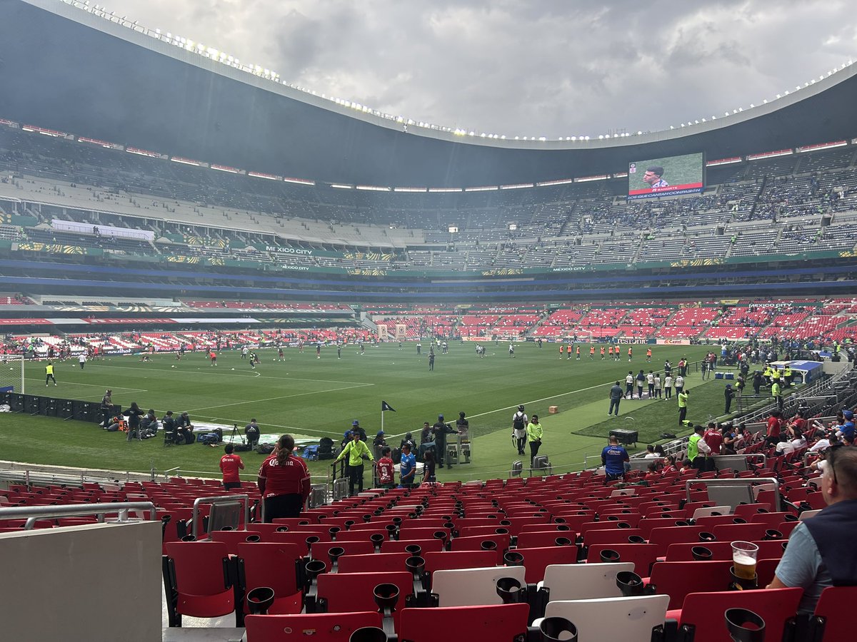 Carlos97536723's tweet photo. @martindelp Martín no había tenido oportunidad de ir al estadio Banorte tras su  reinauguracion, la verdad quedó espectacular, a qué nivel lo pones, la vista a nivel de cancha y comodidad no le pide nada al Estadio de Wembley por ejemplo https://t.co/TRktUqYUJq
