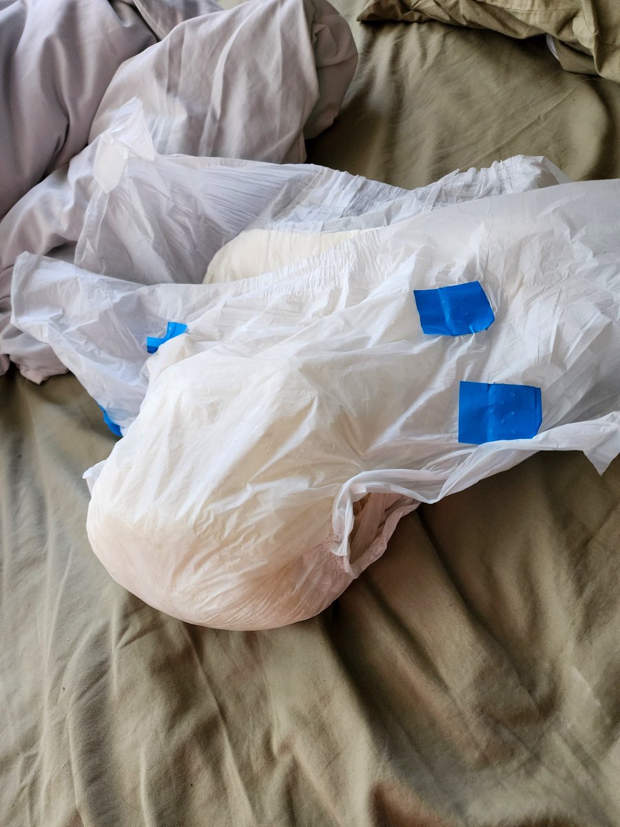 Little_OzMac's tweet photo. Big, wet diapers turn me on. https://t.co/WFbSU3629W