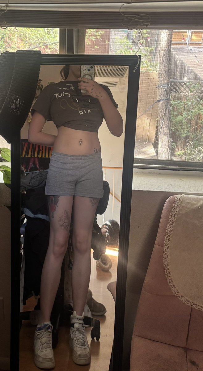 madskinny33's tweet photo. am I giving bmi 20.9 ?? bc I feel like I’m giving bmi 60… curse my torso and fat distribution #edrtwt https://t.co/aN2Eh2JdzX