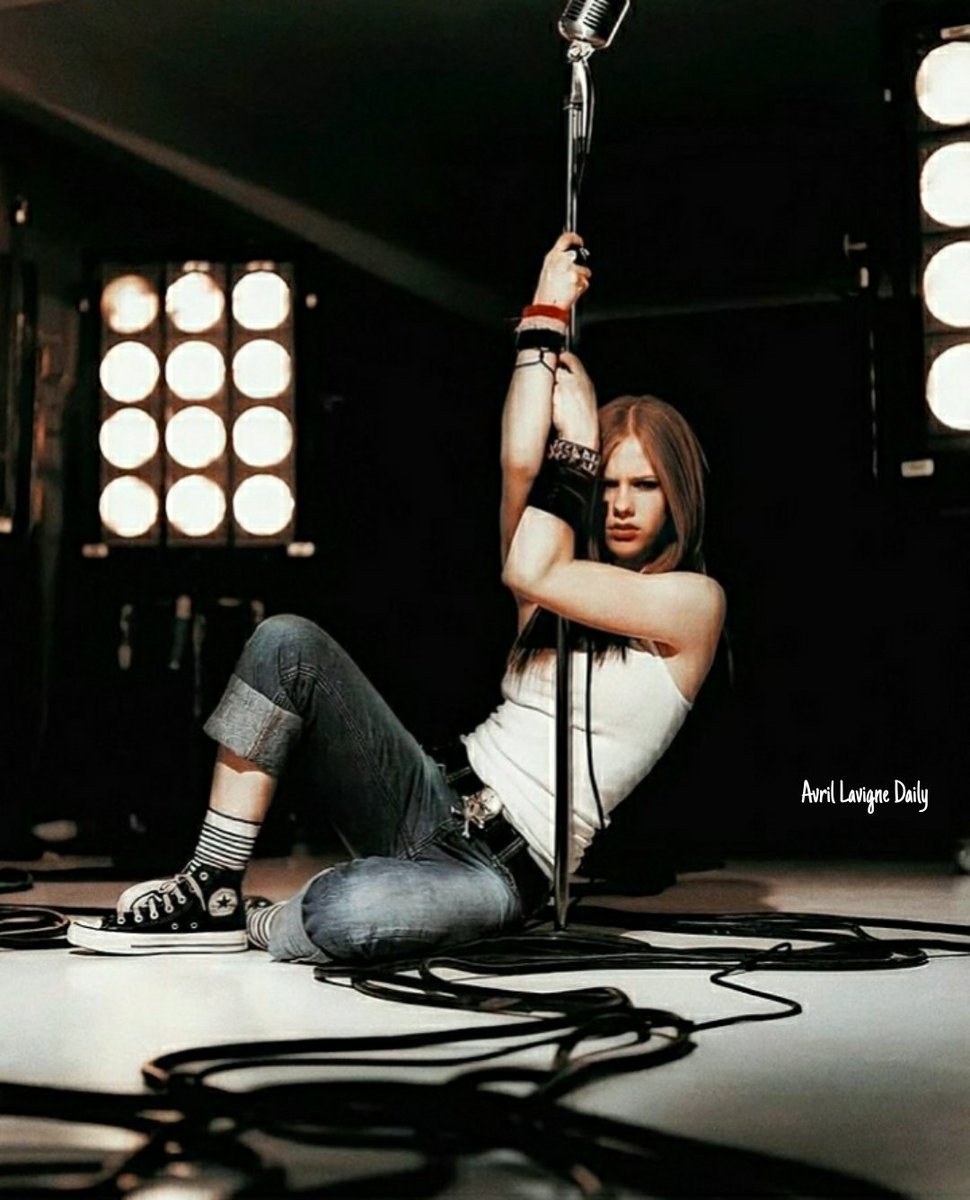 ARLavigneDaily's tweet photo. Happy 42nd Birthday to the pop-punk icon, Avril Lavigne. https://t.co/uNLRNYXFTr