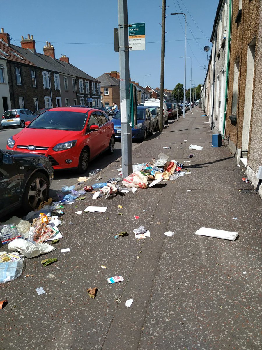 cqc_coffee_guns's tweet photo. How to let everyone know you are thick without actually saying it. 

Mumbai on the left and Cardiff on the right. https://t.co/cR3fNKfyq5