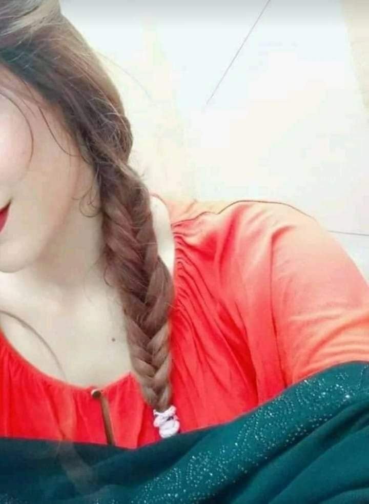 Cherrylapacha's tweet photo. ہم ساری زندگی لوگوں کے درمیان رہ کر بھی خود سے دور ہوتے رہتے ہیں۔
کبھی کسی کی محبت ہمیں مصروف رکھتی ہے، کبھی کسی کی توجہ، کبھی رشتوں کی ذمہ داریاں اور کبھی اس خوف کا کہ لوگ ہمارے بارے میں کیا سوچیں گے۔ پھر ایک دن زندگی خاموش ہو جاتی ہے۔

𓆩 𝓒𝓱𝓮𝓻𝓻𝔂 𓆪 https://t.co/ThoUIhiuFZ