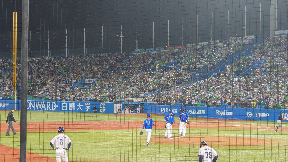 m18017776's tweet photo. 昨夜はこっち⚾️
高校以来の球場でした🍻 https://t.co/QMWlSwPDPy