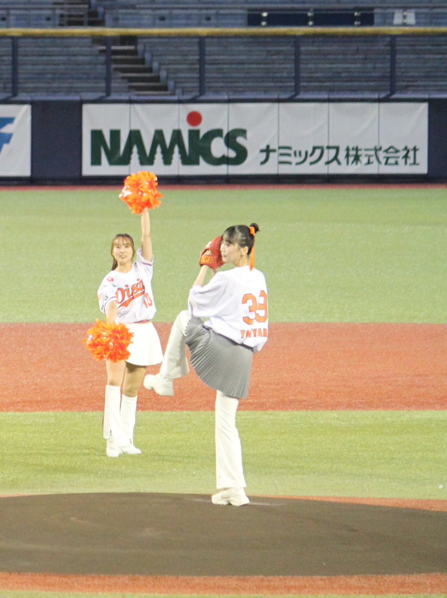 goro12038103's tweet photo. #オイシックス新潟アルビレックスBC セレモニアルピッチ　横山実郁ナイスピッチング！ https://t.co/EiikhAcA6j