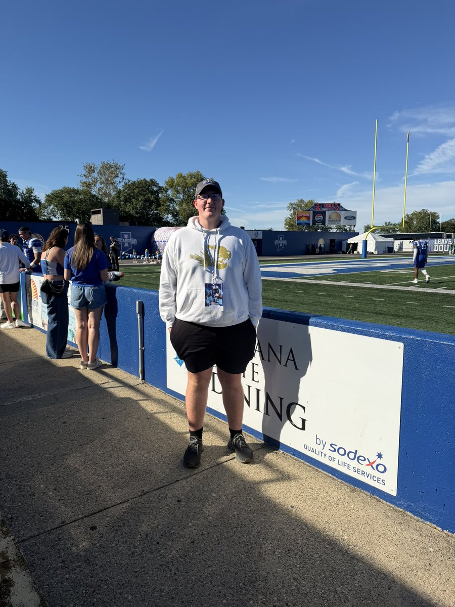 drewhess09's tweet photo. Had a great time at Indiana State today!! 
Thanks @IndStFB and @FBCoachHale for the game invite today!!!

@CmalryMallory @CoachDF2025 @Bryan_Ault @SVHSathletics_ @JuiceMusser @sixstarfootball https://t.co/f0Bve3Grpr