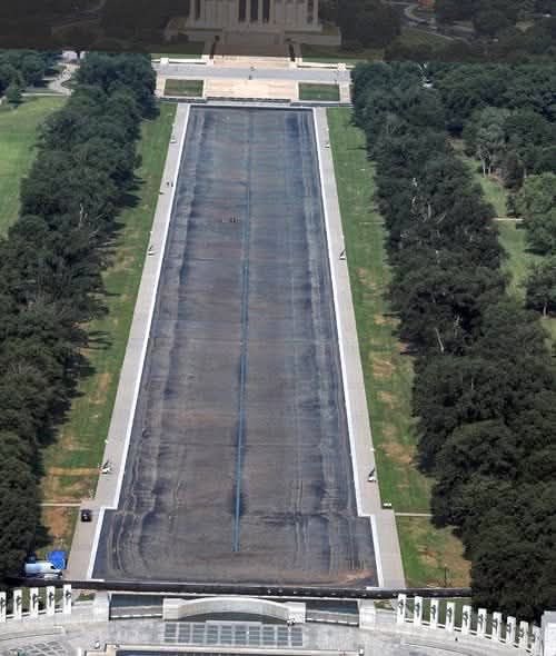 CalltoActivism's tweet photo. The reflecting pool is currently sitting abandoned with no water after Trump stole $15 million from taxpayers. Just in case you need a reason to vote. https://t.co/4QATNgmPuw
