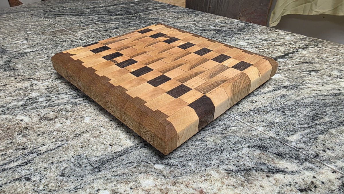GDWorkbench's tweet photo. End-grain cutting board and rounded edge profile on project GD-P-183. https://t.co/Z9ZMRqIubh #GDWorkbench #Woodworking https://t.co/TE3lSygIkB
