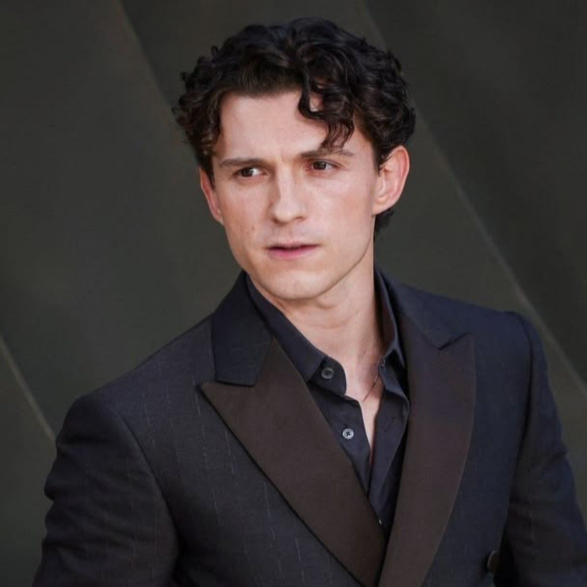 ChaosCrave_'s tweet photo. Tom Holland is reportedly being eyed to star in a new 'STAR WARS' film directed by Jon Watts and written by Simon Kinberg. https://t.co/qfZ7wb0uxM