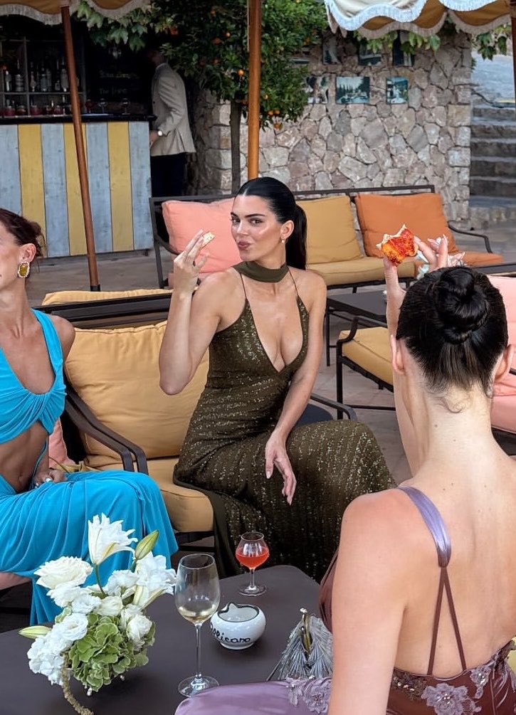 itxoliv's tweet photo. mood: 🍸 https://t.co/2QXrUhngMo