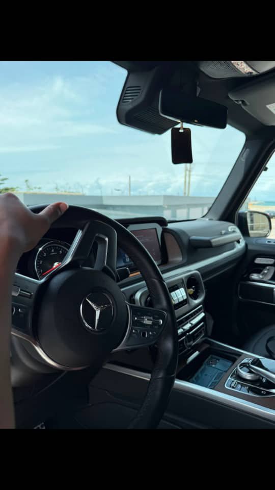 RRRentalsNG's tweet photo. G-WAGON AVAILABLE FOR BOOKINGS 🖤✨

Cruise Lagos in luxury. Clean interior, driver + self-drive options.

DM/Call to book now - slots filling fast!
Click 👇 
https://t.co/Tb1MCT3y38

#GwagonForRent #LagosBookings #LuxuryRide https://t.co/LPCy7bhuBd
