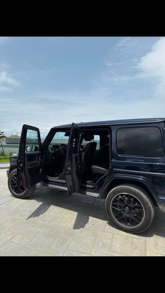 RRRentalsNG's tweet photo. G-WAGON AVAILABLE FOR BOOKINGS 🖤✨

Cruise Lagos in luxury. Clean interior, driver + self-drive options.

DM/Call to book now - slots filling fast!
Click 👇 
https://t.co/Tb1MCT3y38

#GwagonForRent #LagosBookings #LuxuryRide https://t.co/LPCy7bhuBd