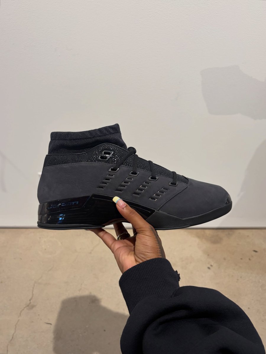 houseofheat's tweet photo. IN-HAND LOOK: Air Jordan Retro 'Black Pack' 🥷 https://t.co/v7NJzrR3ju