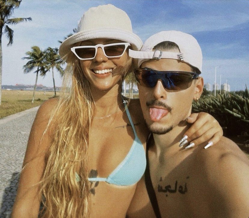 mx7ly's tweet photo. feliz vida minha perturbação diária, sua amizade vale ouro! agradeço sempre pela sua vida. te amo chaveirinho 🧡 https://t.co/J53BXrelyW