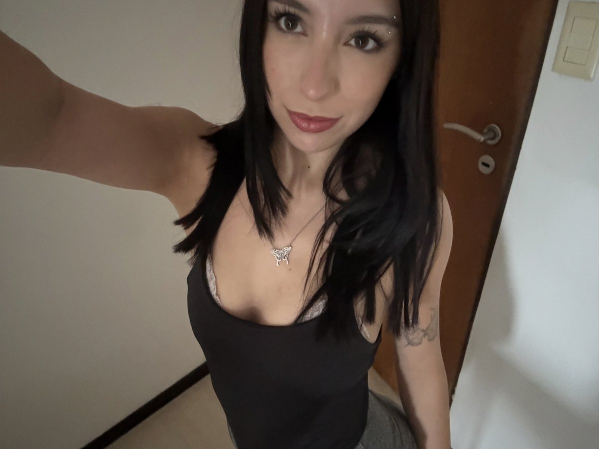 moonbunnyy6's tweet photo. my reward for simply showing up today is a little snack 🎀 https://t.co/Cn06EOXbcH