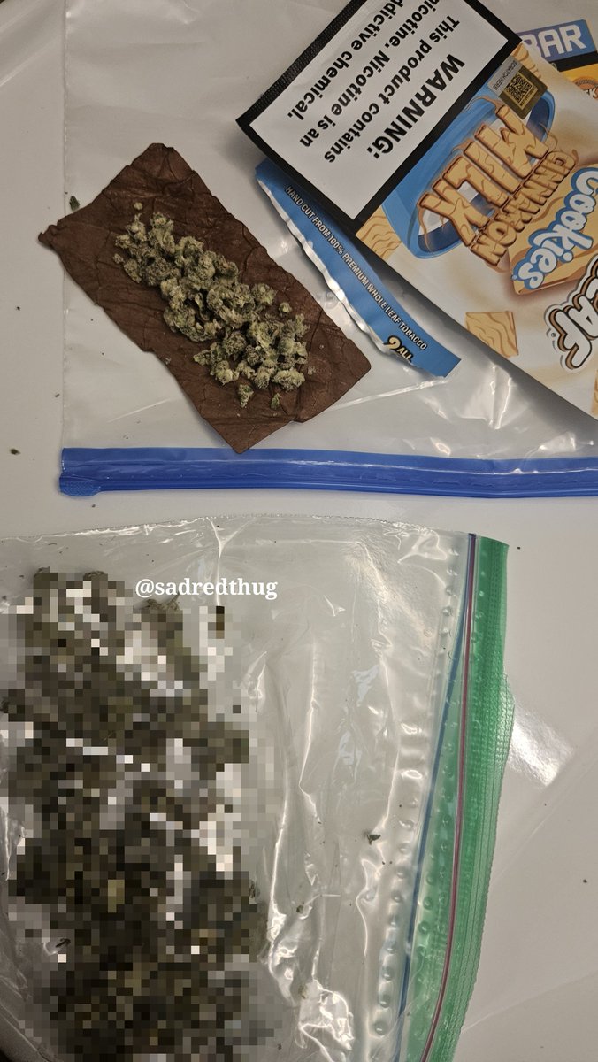 sadredthug's tweet photo. Rolled my first blunt for the first time, so proud of myself it came out perfect 😍

Good shit too, hella high, high respect on my plugs🙏🏽💕
#weedtwt #drugtwt https://t.co/jTRBHTc63R