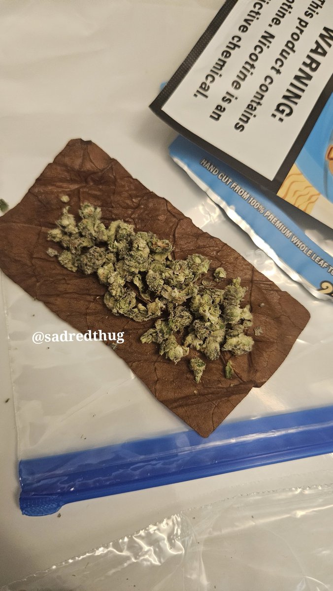 sadredthug's tweet photo. Rolled my first blunt for the first time, so proud of myself it came out perfect 😍

Good shit too, hella high, high respect on my plugs🙏🏽💕
#weedtwt #drugtwt https://t.co/jTRBHTc63R