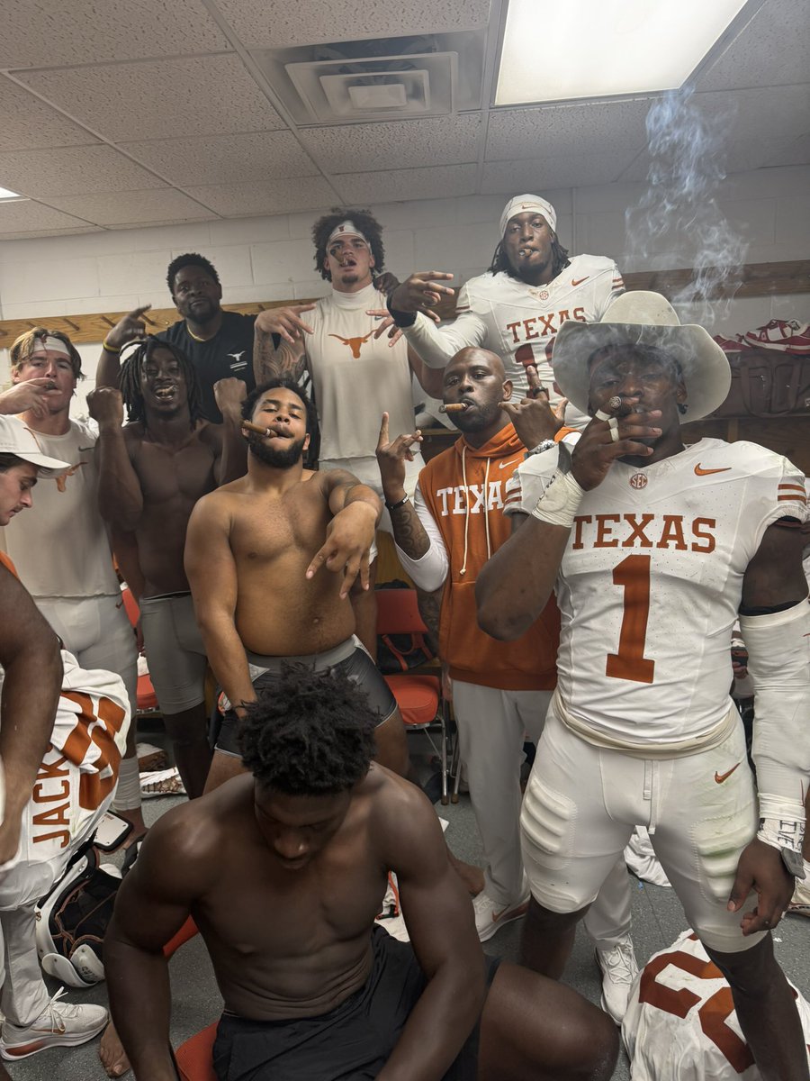 CoachLCTrenches's tweet photo. What A Performance!! Love Y’all!! We All We Got!! More Work To Do!! #HookEm https://t.co/oXAvLTd4k9
