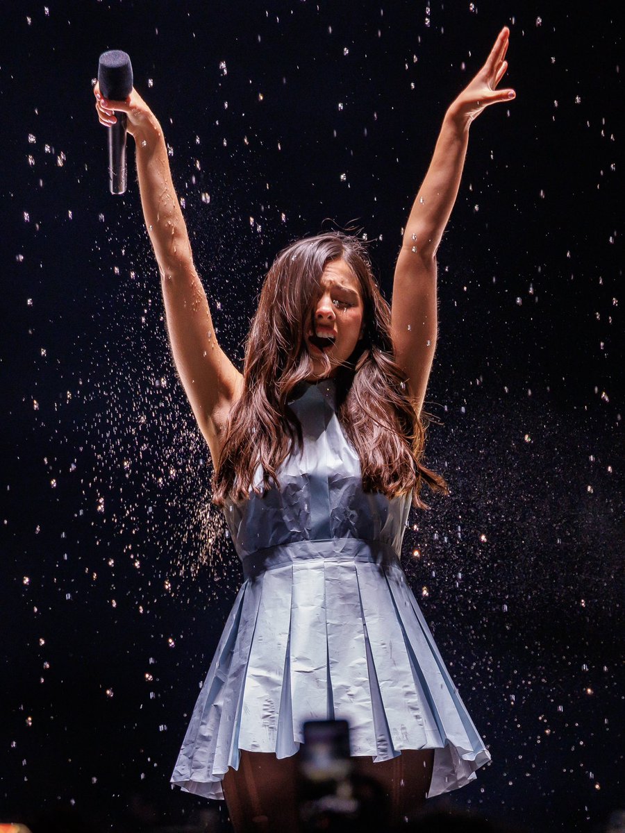 MIUCClAMUSE's tweet photo. olivia rodrigo wearing a custom dissolving dress by hussein chalayan for the opening night of her tour…i just love when performers incorporate fun fashion moments into their shows!! https://t.co/2bdQzeuvxD