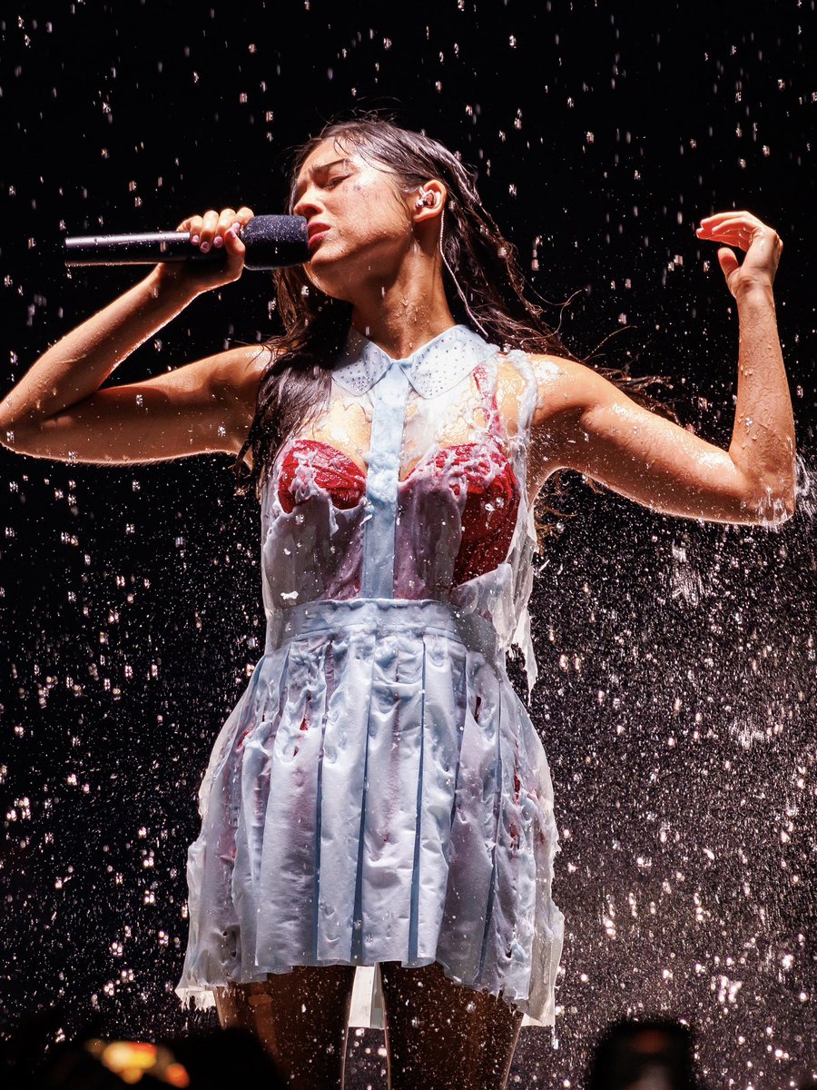 MIUCClAMUSE's tweet photo. olivia rodrigo wearing a custom dissolving dress by hussein chalayan for the opening night of her tour…i just love when performers incorporate fun fashion moments into their shows!! https://t.co/2bdQzeuvxD