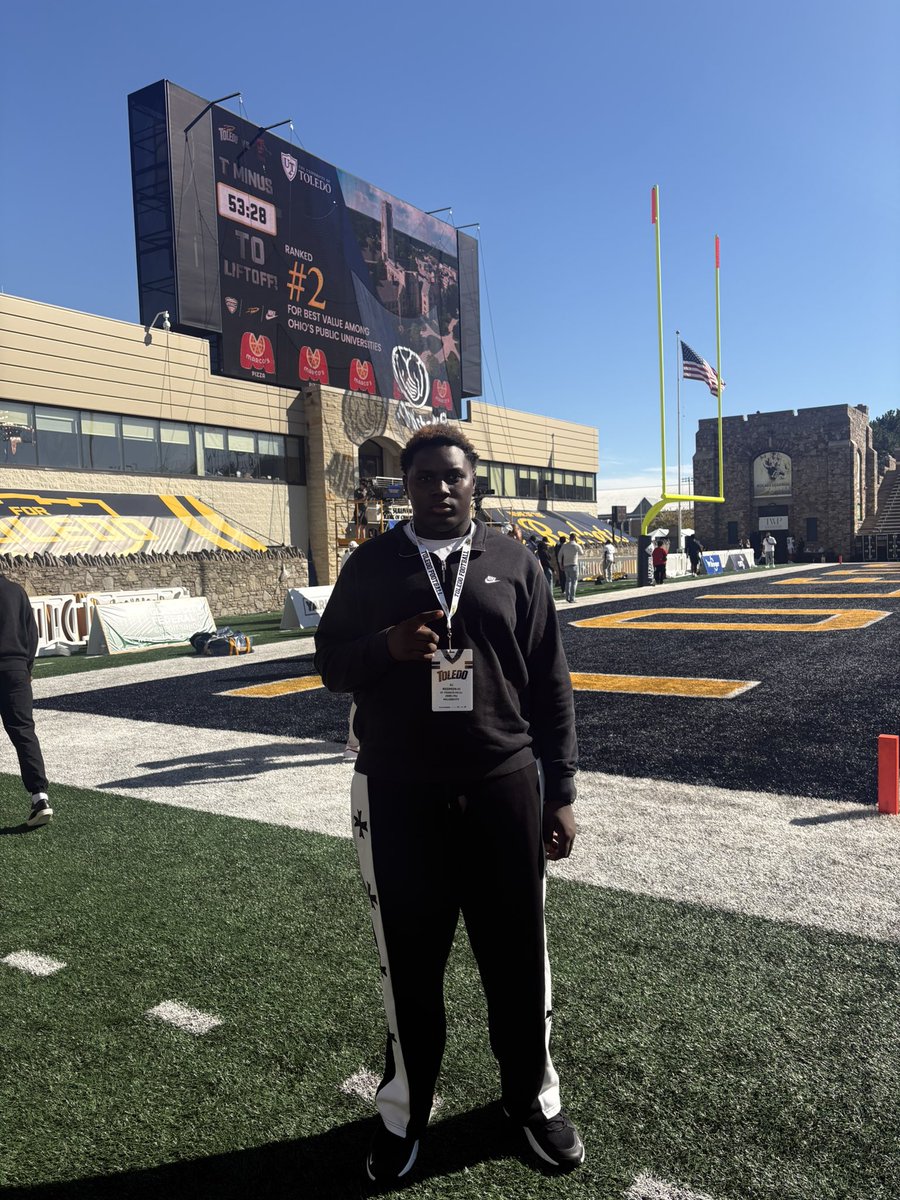 Alvin_Redmoniii's tweet photo. I had a great game day visit today at Toledo. @Diggsy13 @CoachMac44 @JohnGeorgeoff @khed54 @CoachGriff_IFF @BrianFolkerts @ToledoFB @PrepRedzoneIL @nielstopczynski @scottybscout @EDGYTIM @SFHSFBWheaton @LemmingReport @Bryan_Ault @Rivals @On3 @AllenTrieu @sloche_o @offsznbrand https://t.co/NOFU0SwtDg