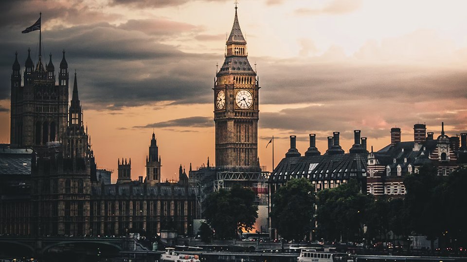 RubyCosmos's tweet photo. At this point, I am well and truly into my annual UK trip. Today on the blog, I run down a few of my favorite London spots, from beautiful departments stores to a bar where you can get video game-themed drinks:

https://t.co/NDmJPrkAoa https://t.co/87GqKJFViJ