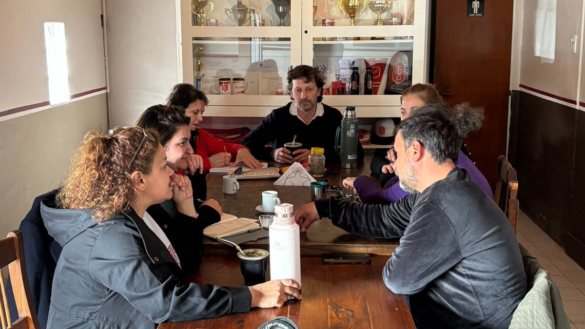 ayeduran's tweet photo. En Pedro Luro, Villarino, compartimos reuniones con instituciones de la localidad:

👥 Asociación Pedro Luro Turismo
👥 Club Villa Obrera
👥 Sociedad de Participación Vecinal

Actores del territorio con propuestas, proyectos y voluntad de trabajo para que su comunidad crezca y se desarrolle.