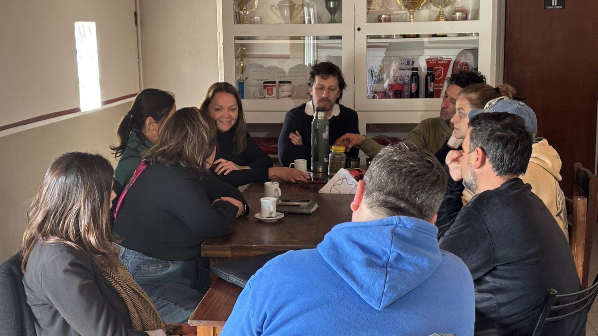 ayeduran's tweet photo. En Pedro Luro, Villarino, compartimos reuniones con instituciones de la localidad:

👥 Asociación Pedro Luro Turismo
👥 Club Villa Obrera
👥 Sociedad de Participación Vecinal

Actores del territorio con propuestas, proyectos y voluntad de trabajo para que su comunidad crezca y se desarrolle.