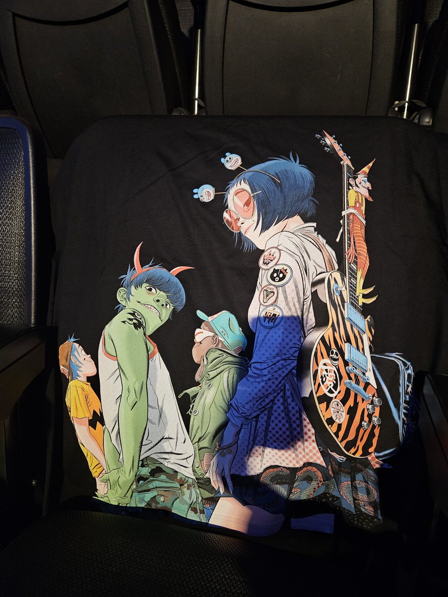 apokuna_'s tweet photo. Gorillaz concert tonight 😤🎵 https://t.co/Gl0OdDPXm8