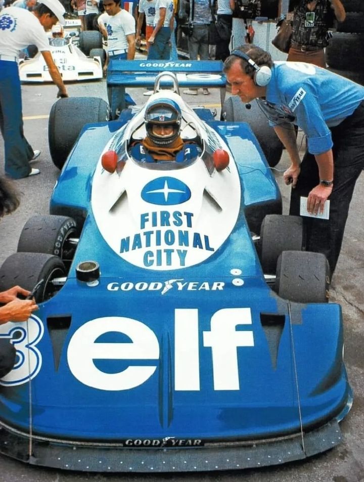 Retromania4ever's tweet photo. 🇬🇧 The #iconic 6-wheeled #Tyrrell P34 https://t.co/iayvvjbj5V