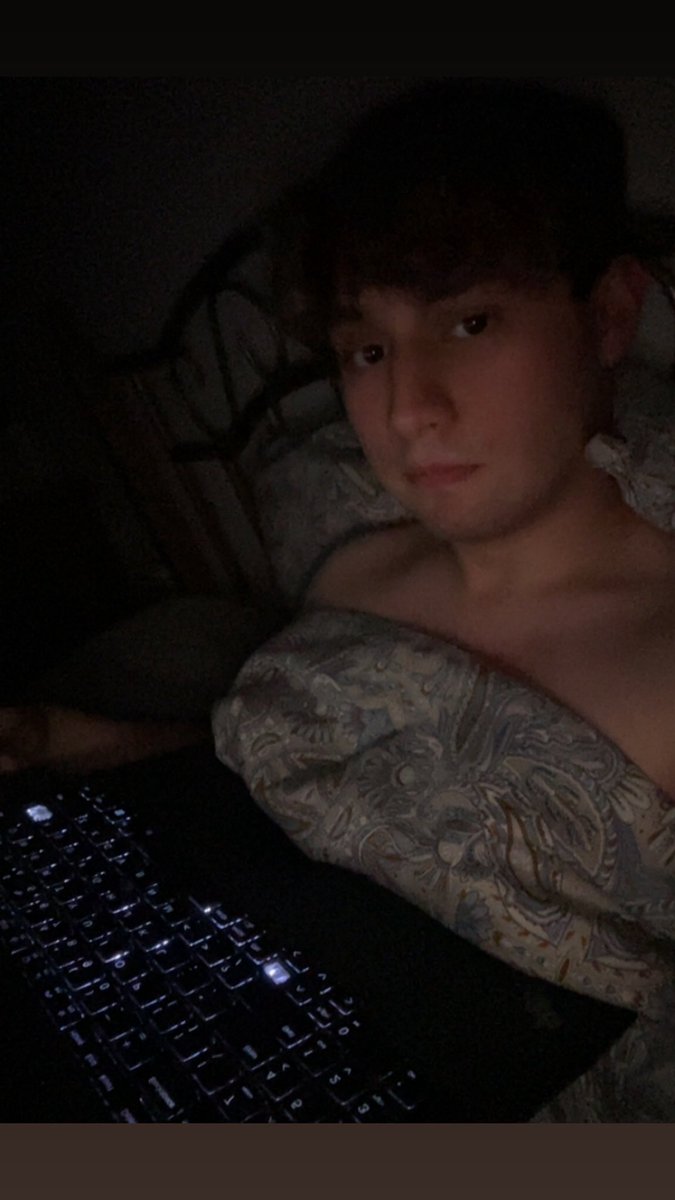FruitsAutumn's tweet photo. studying at 1:30 am for an exam while in a hotel, i think i’ve reached peak sadness https://t.co/yIPP79QHhf