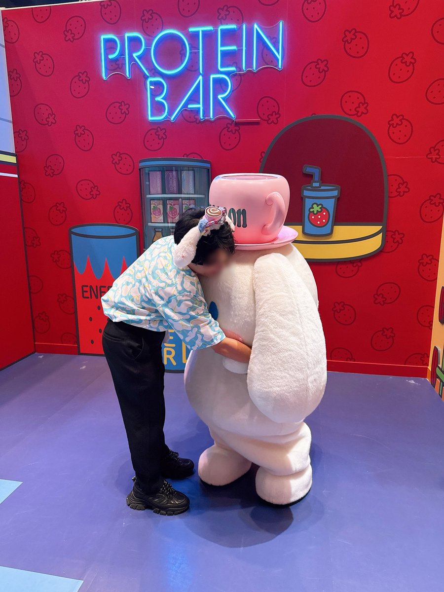 NagaeDenys's tweet photo. 初めての男1人ぼっちのピューロランド

今日初めて1人で来たって言ったらめちゃくちゃビックリされた

でもシナモンに会えたから全然寂しくなかったよって伝えたら照れててマジ尊い

#サンリオ https://t.co/qiMcqspYlA
