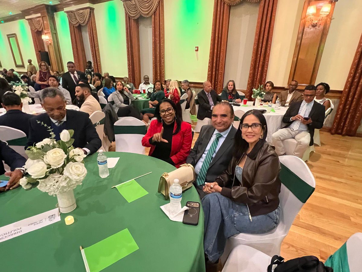 PerezGIg's tweet photo. 💚🇩🇴 ¡LA FUERZA DEL PUEBLO, MÁS FUERTE QUE NUNCA EN NUEVA YORK!

Seguimos creciendo, sumando voluntades y fortaleciendo nuestra organización en cada rincón de Nueva York.

¡Y el que venga atrás, que arree! 💚🔥

#FuerzaDelPueblo #FPNewYork #NuevaYork @RiquelbinPerez @Adonaidamedina @johhnyarrendel @yanesiEspinal @yonleiby @FPcomunica @FPNewJersey_ @LeonelFernandez @FPComunicaCir4 @RRosarioMarquez @radhamesjimenez @wallynet3 @RicardoPic44427